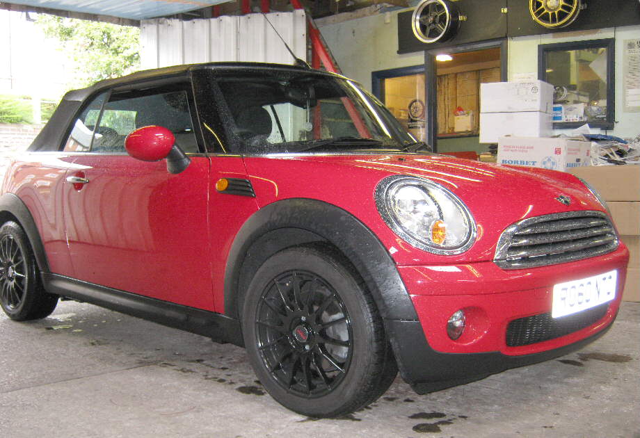 16" Fox FX004 Black Alloys on Mini + 195.55.16 tyres