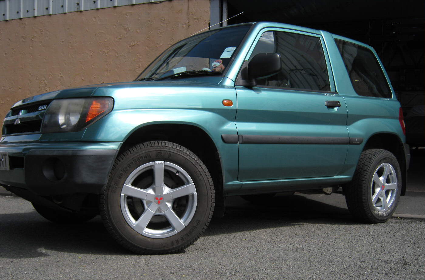 16" Fox FX1 Alloys on MItsubishi Shogun Pinin