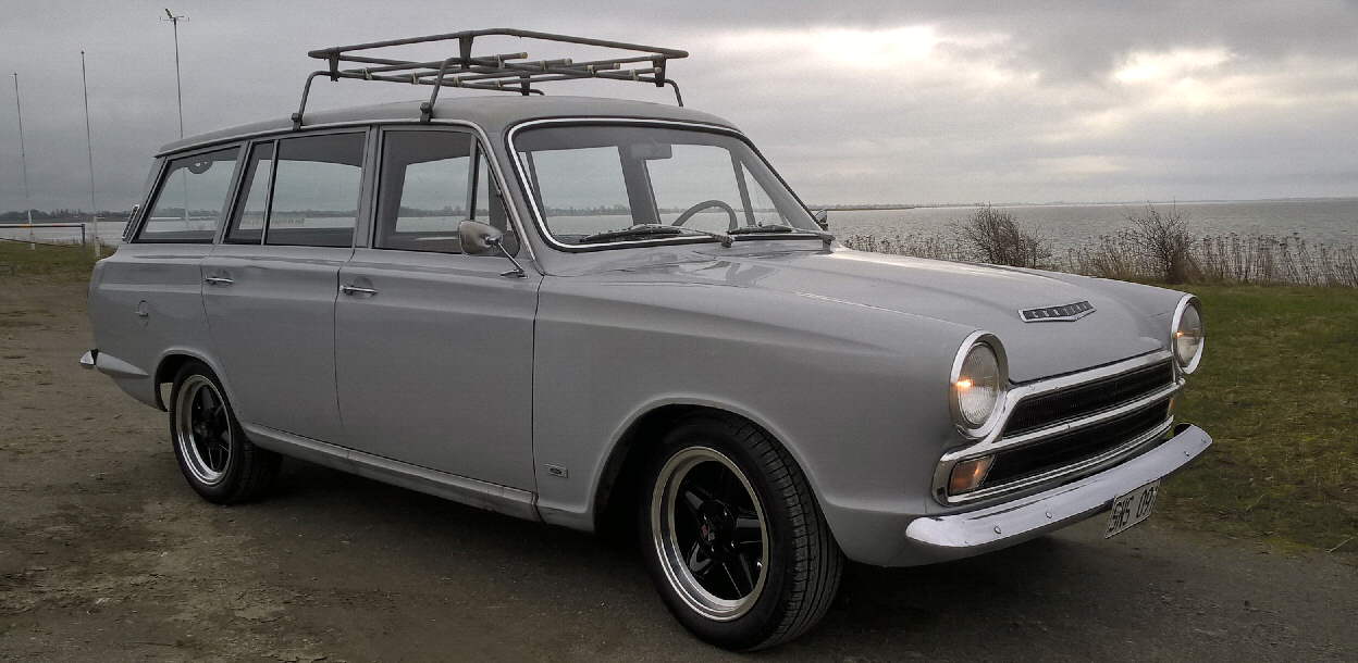 6x15" Revolution 5-spoke Black & Hilite rims 1966 Ford Cortina Estate