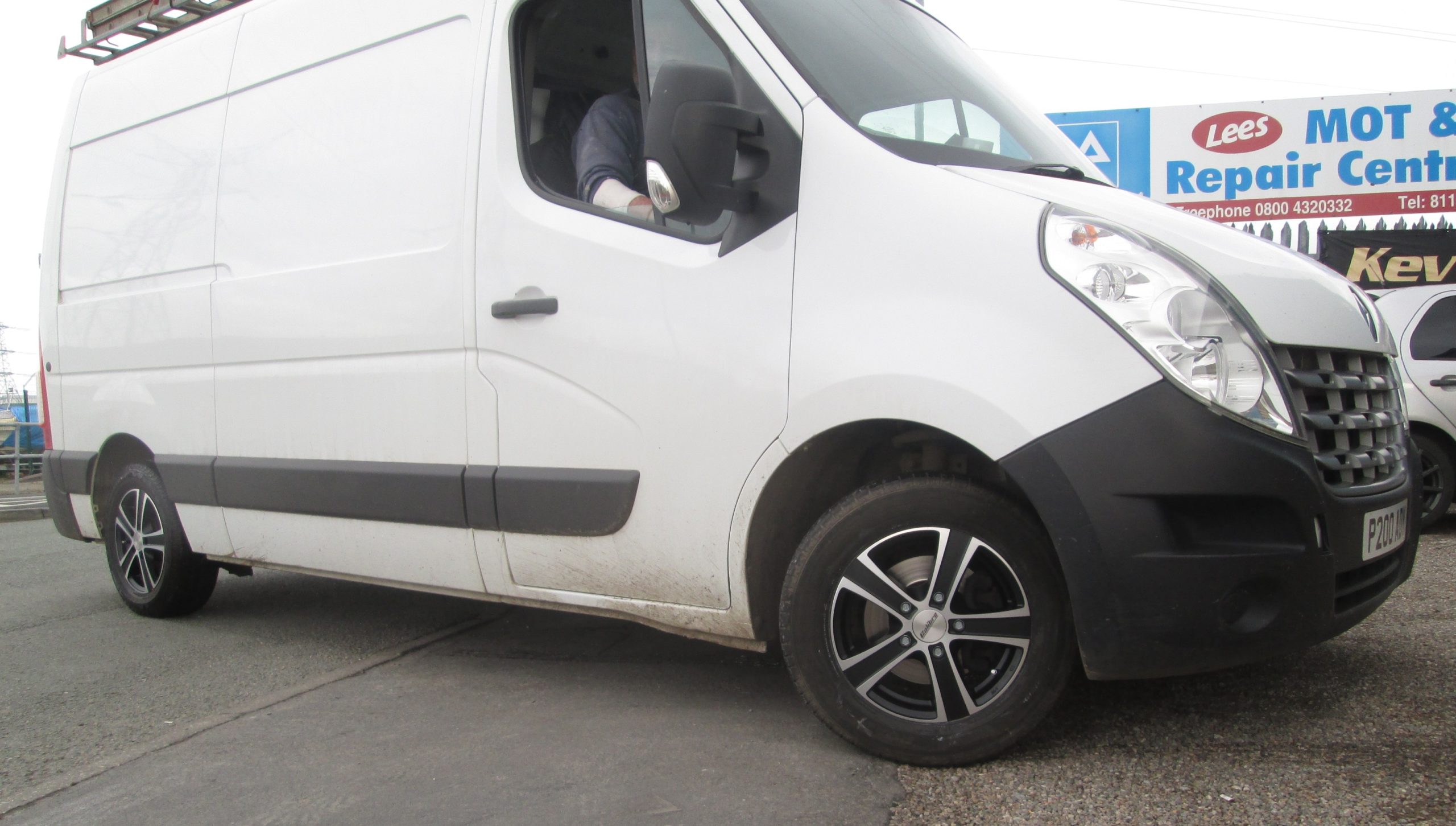 Calibre Hiway fitted to Renault Master